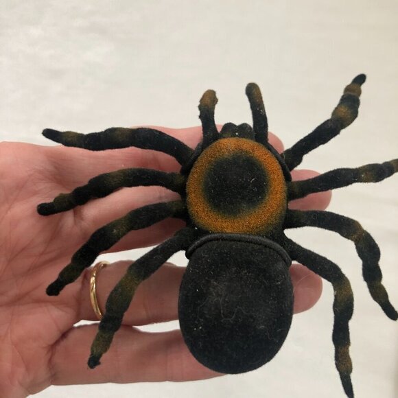 Black Spider Necklace Hematite Chain 24" Estate Sale Halloween Gothic - Picture 8 of 9